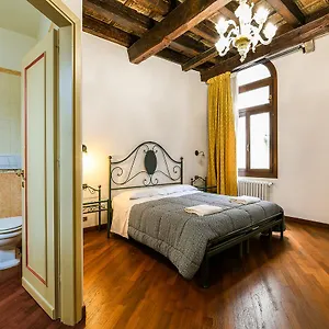 Casetta Rossa , Venezia Italia