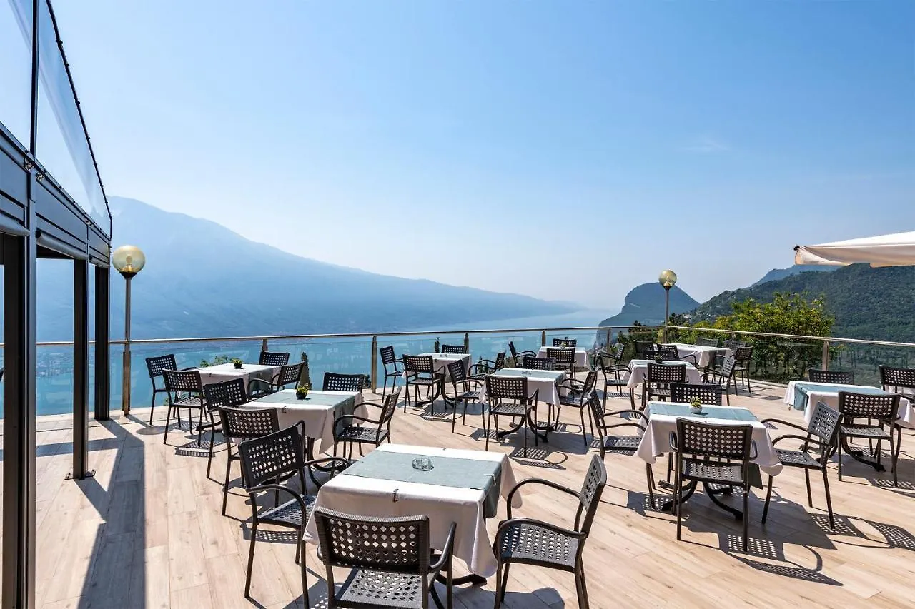 Hotel Pineta Campi Tremosine 4*,