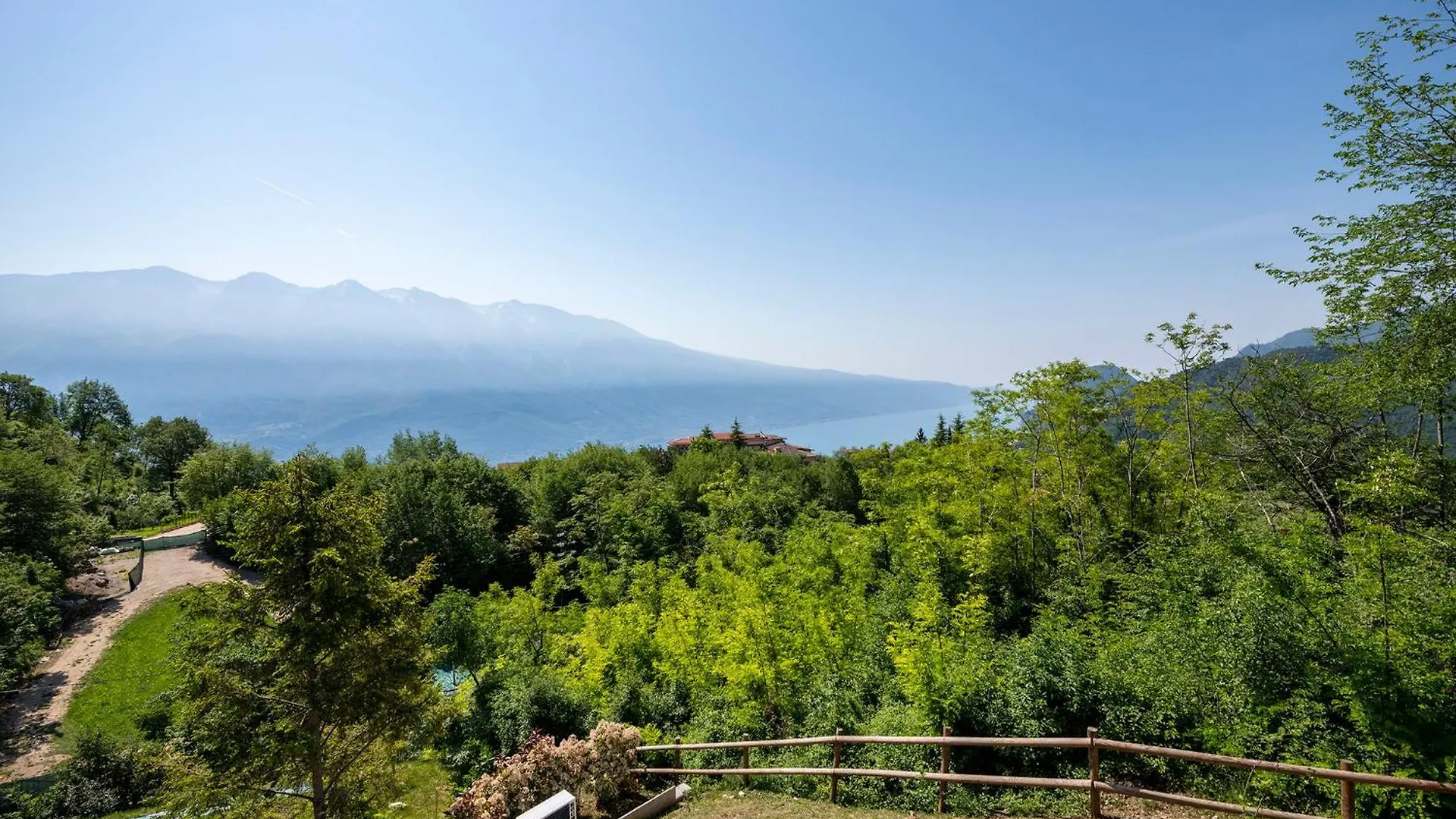Hotel Pineta Campi Tremosine 4*,